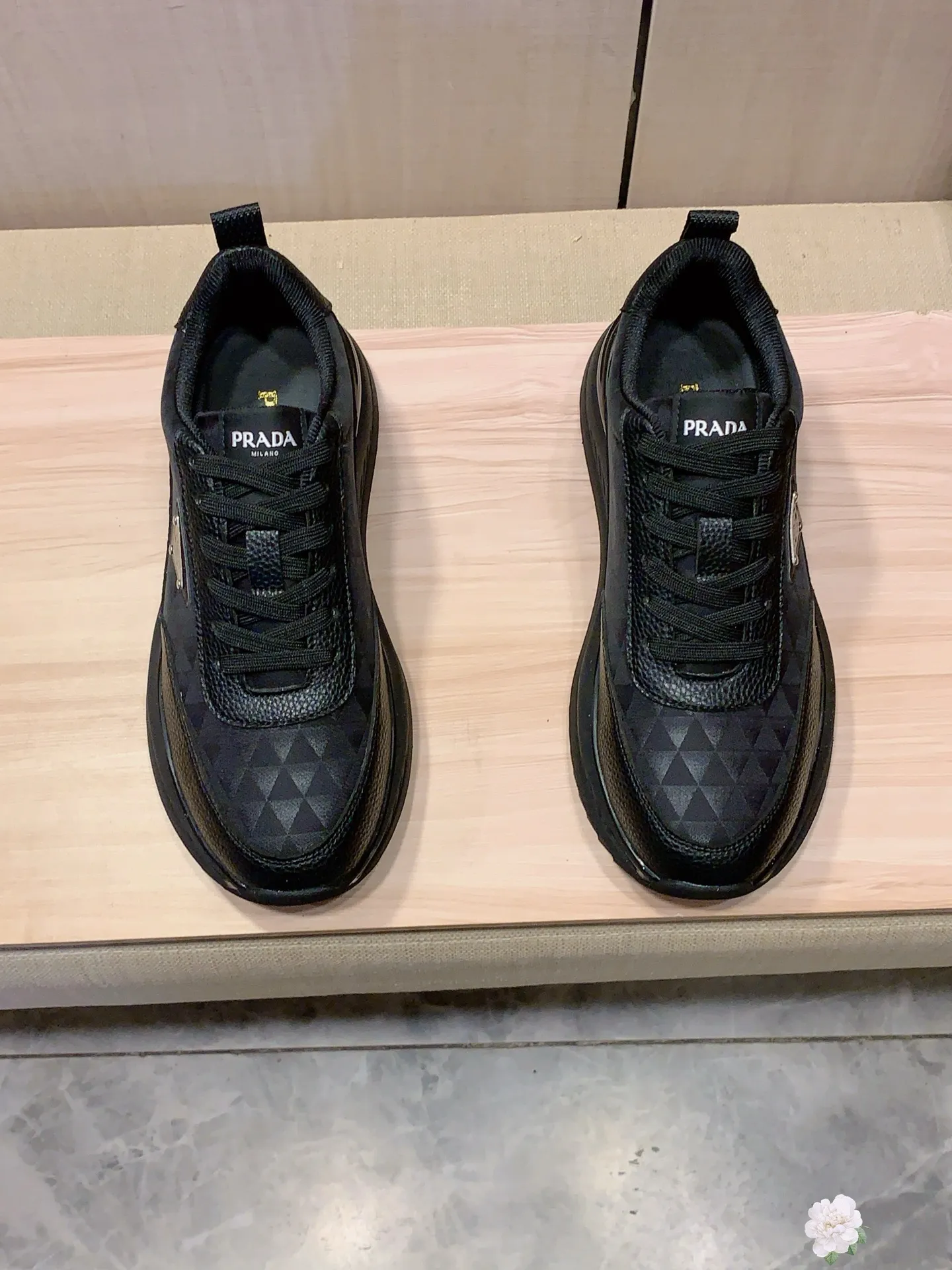 Men's men's shoes💰460💰💰🎩🎩[Lightning][Lightning] "PRADA*" The latest and most popular casual shoes, top brand [seduce] luxury ~ purchasing agency, top ~ quality. [Strong] The upper is made of imported breathable cowhide with material ➕ breathable sheepskin feet (•) and fine workmanship. The original stylish and stylish soft rubber wear-resistant and non-slip outsole is light and comfortable on the feet. The real thing looks better in real photos. 413: code: 38-44, 3️⃣ colors selected
